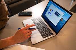 智能眼镜：AI 先行，探索 AR